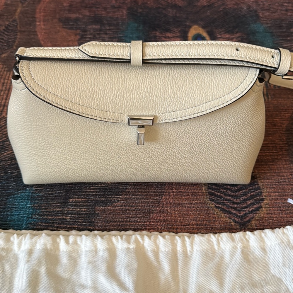 Toteme T lock clutch-milk grain